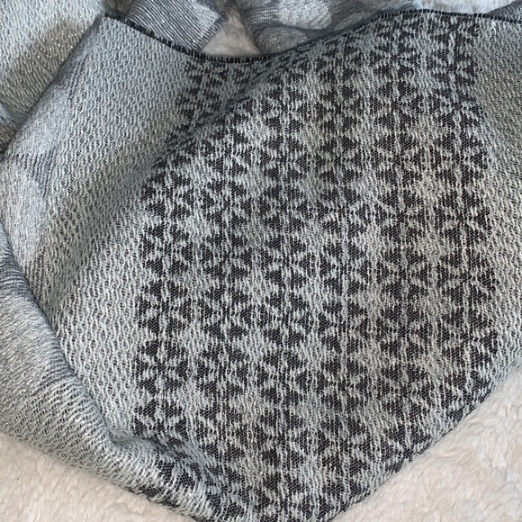 Talbots Gray Polka Dot Scarf Wrap EUC - Picture 14 of 14